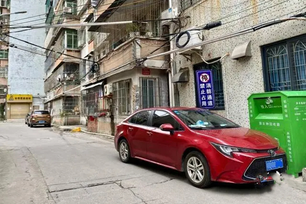 暢通消防通道，守護群眾安全！湛江坡頭消防聯(lián)合區(qū)交警大隊開展消防車通道專項整治